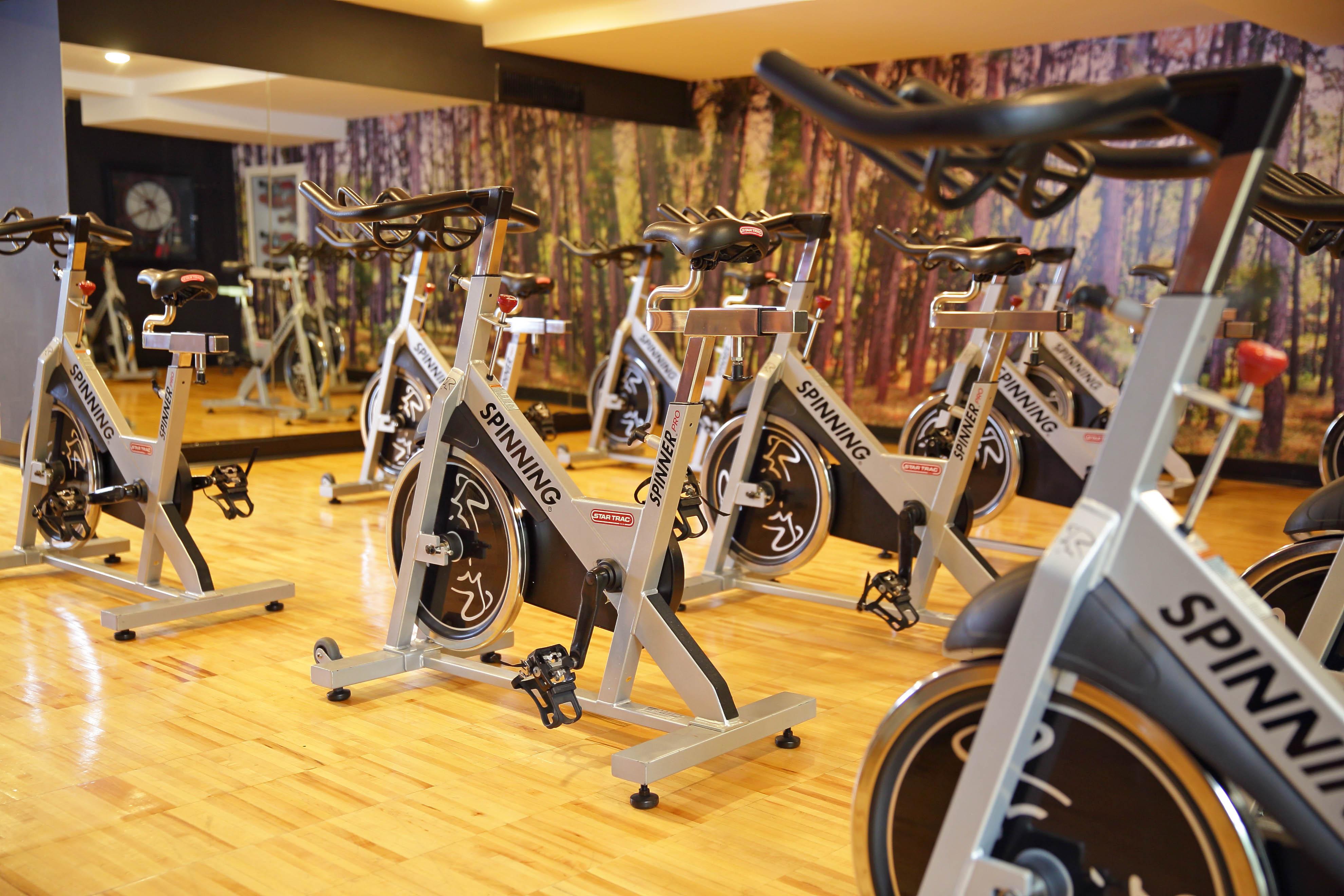 Sheraton Grand Panama Bagian luar foto A typical indoor cycling studio