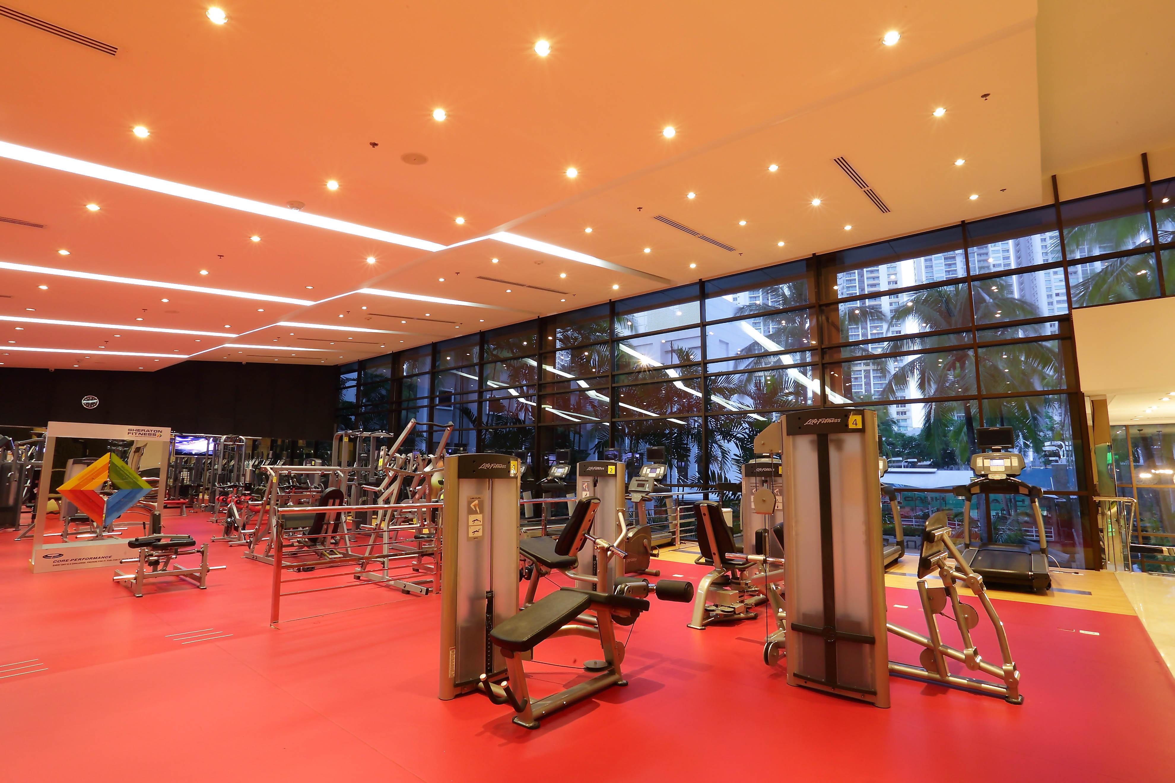 Sheraton Grand Panama Bagian luar foto The gym at the hotel