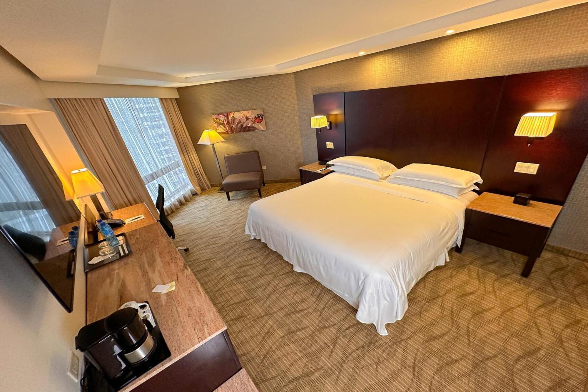 Sheraton Grand Panama Bagian luar foto A room at the hotel
